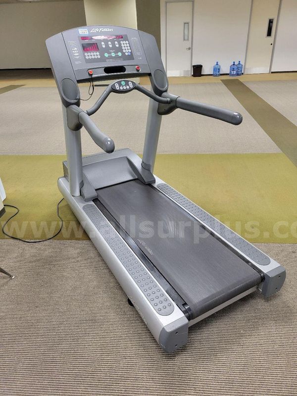 Life Fitness CST Club Series Treadmill