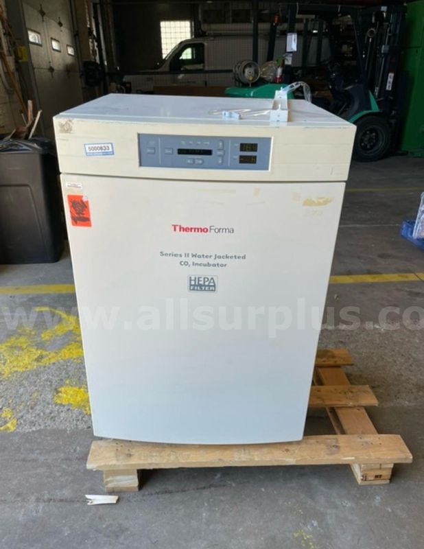 Thermo Forma Series II Water Jacketed CO₂ Incubator, 6.5 cu. ft., HEPA Filter, Digital Control