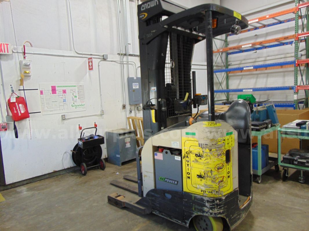 Crown Ride On Fork Truck