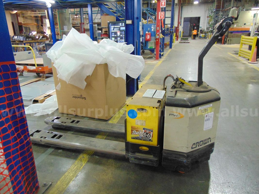 Crown Electric Pallet Truck