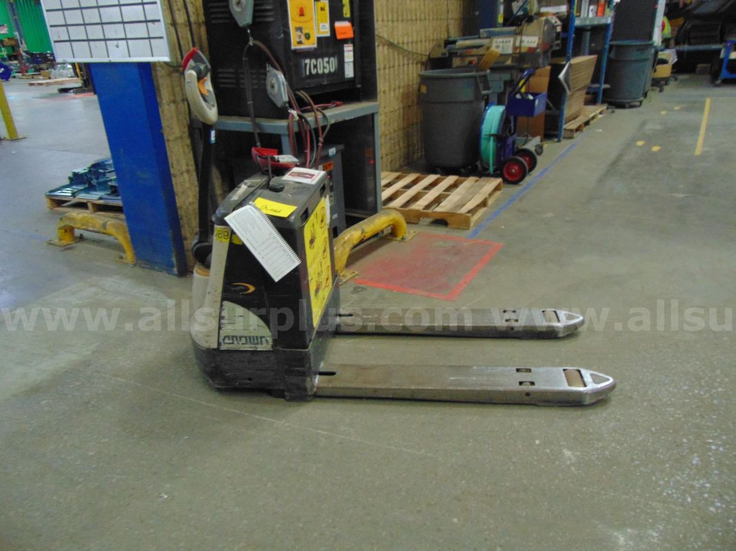 Crown Electric Pallet Truck