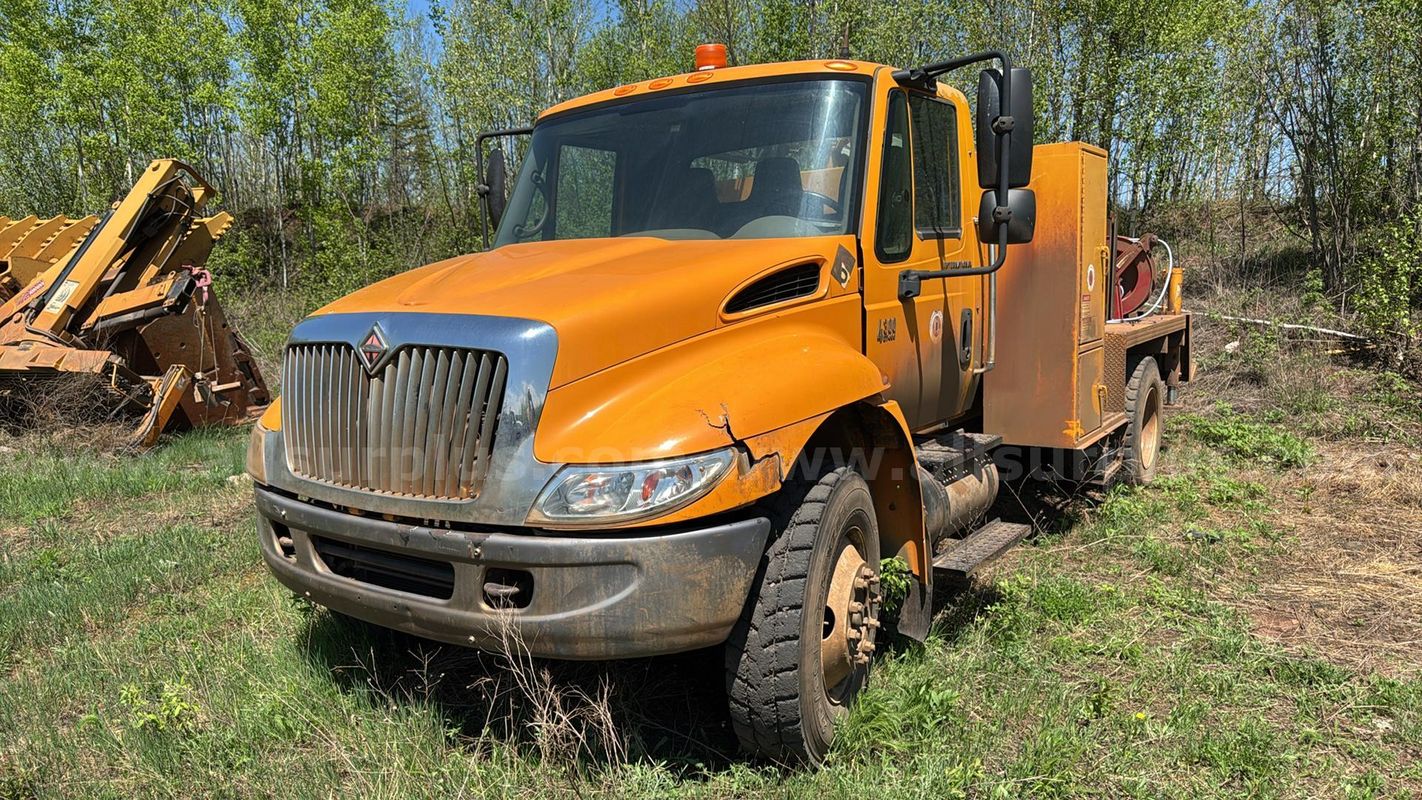 International 4300 SBA 4x2 Service Truck w/ Utility Crane
