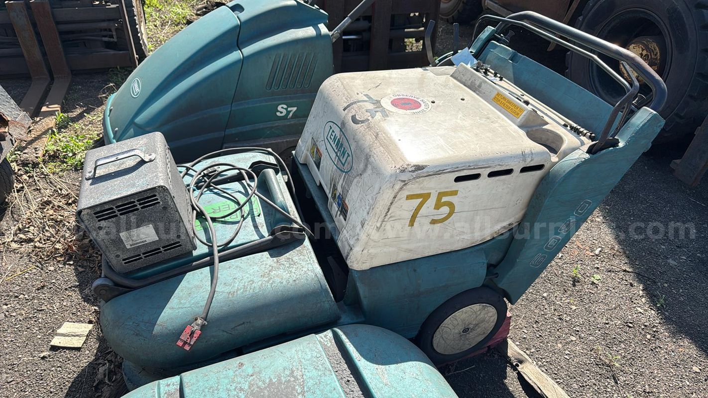 Tennant 6080 Walk-Behind Floor Sweeper