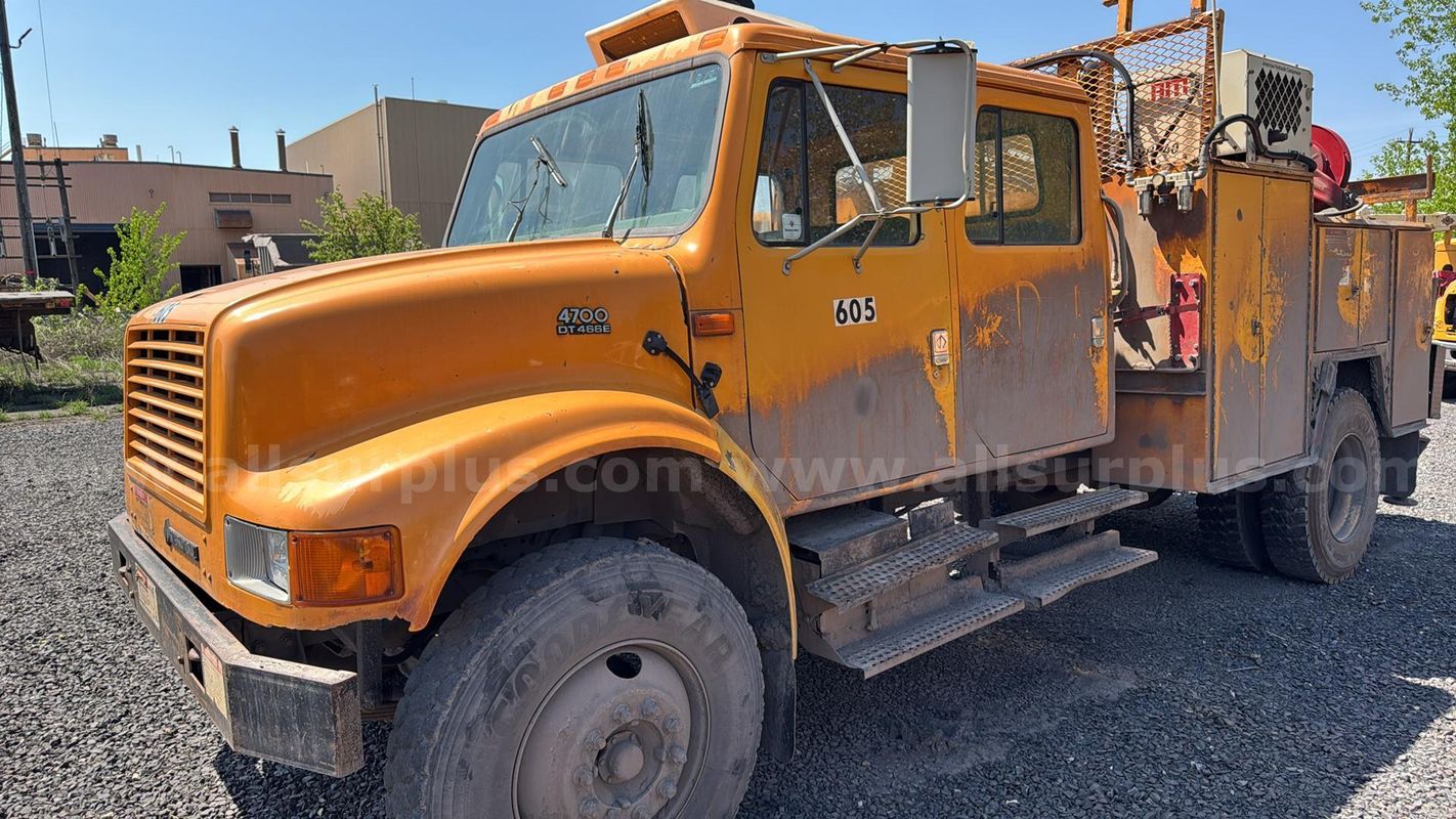 2001 International 4700 Crew Cab Utility Truck
