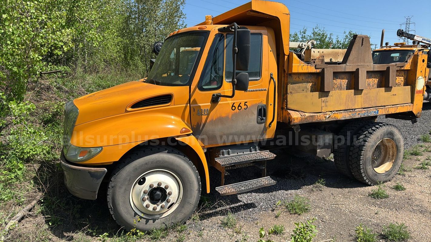 2003 International 4300 SBA 4x2 Dump Truck