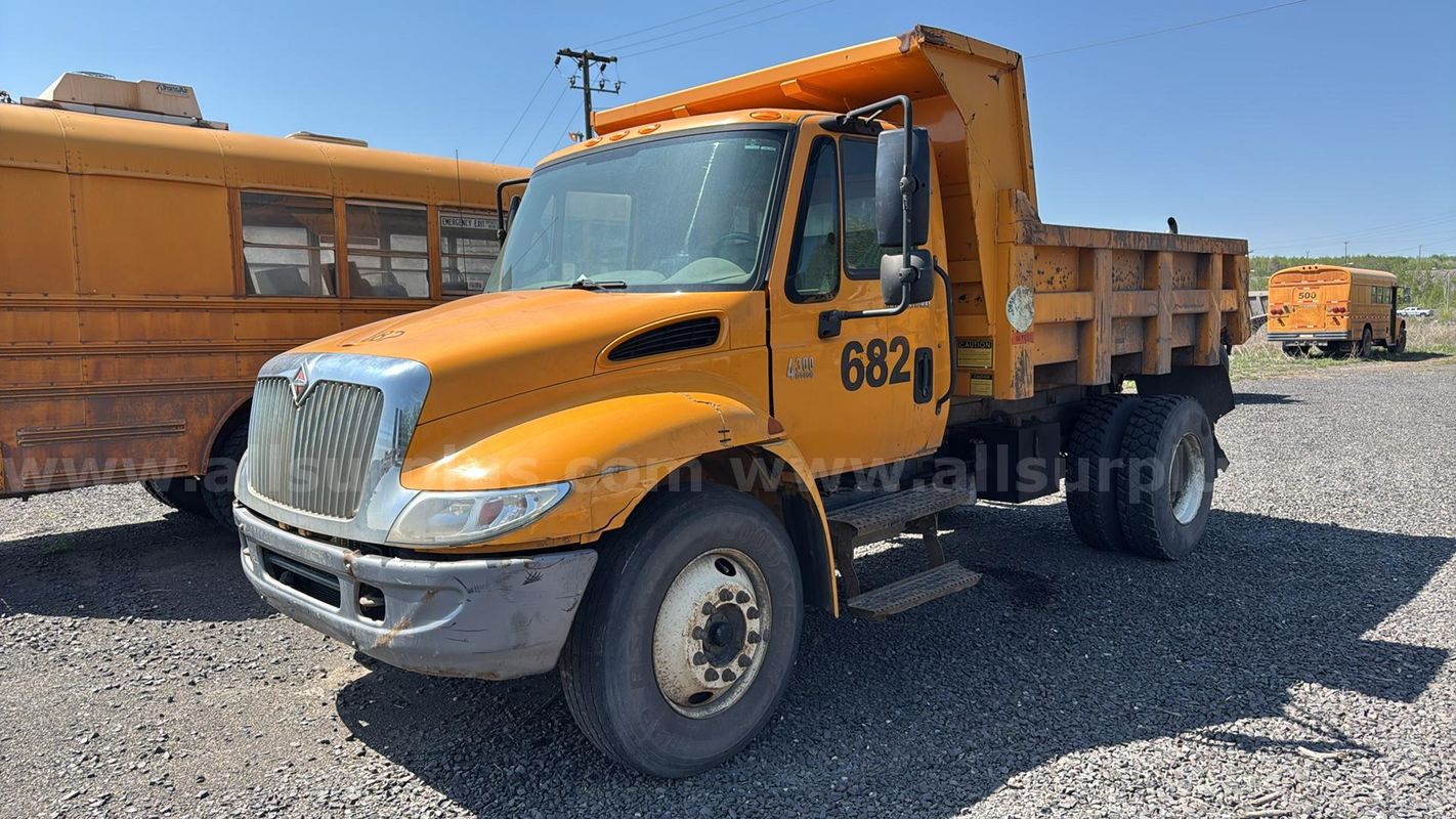 2004 International 4300 SBA 4x2 Dump Truck