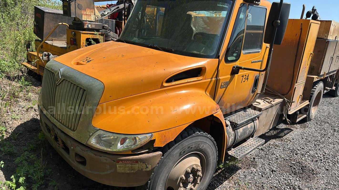 2006 International 4300 SBA 4x2 Cab & Chassis