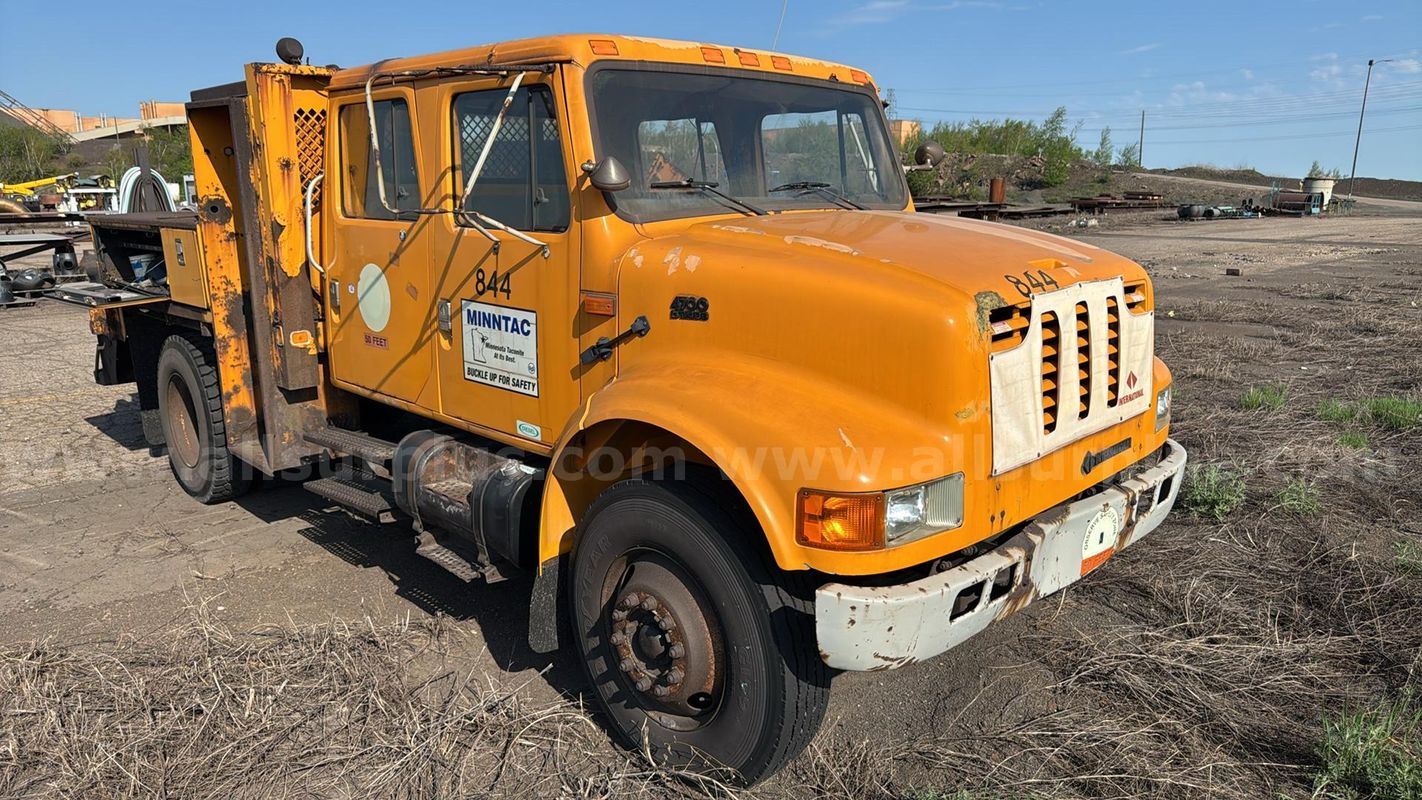 1995 International 4700 Crew Cab 4x2 Utility Service Truck