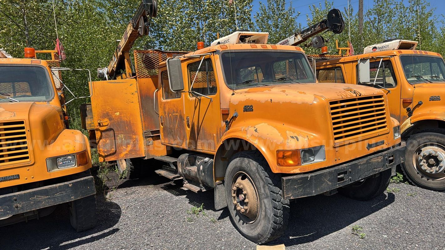 2000 International 4700 Crew Cab Utility/Service Truck