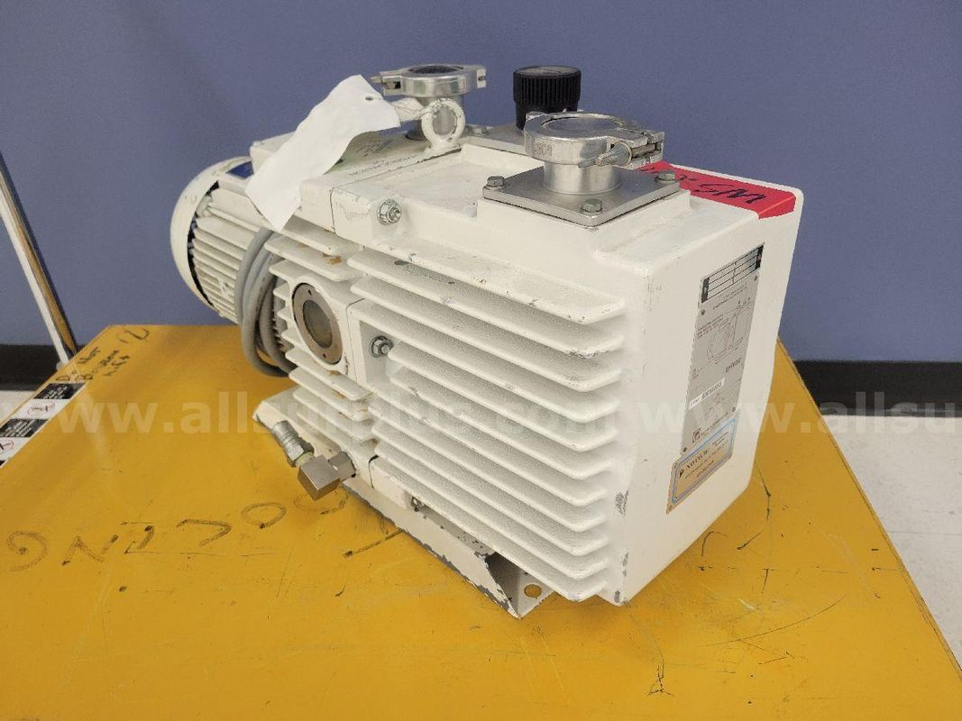 Leybold-Heraeus D30A Trivac Vacuum Pump