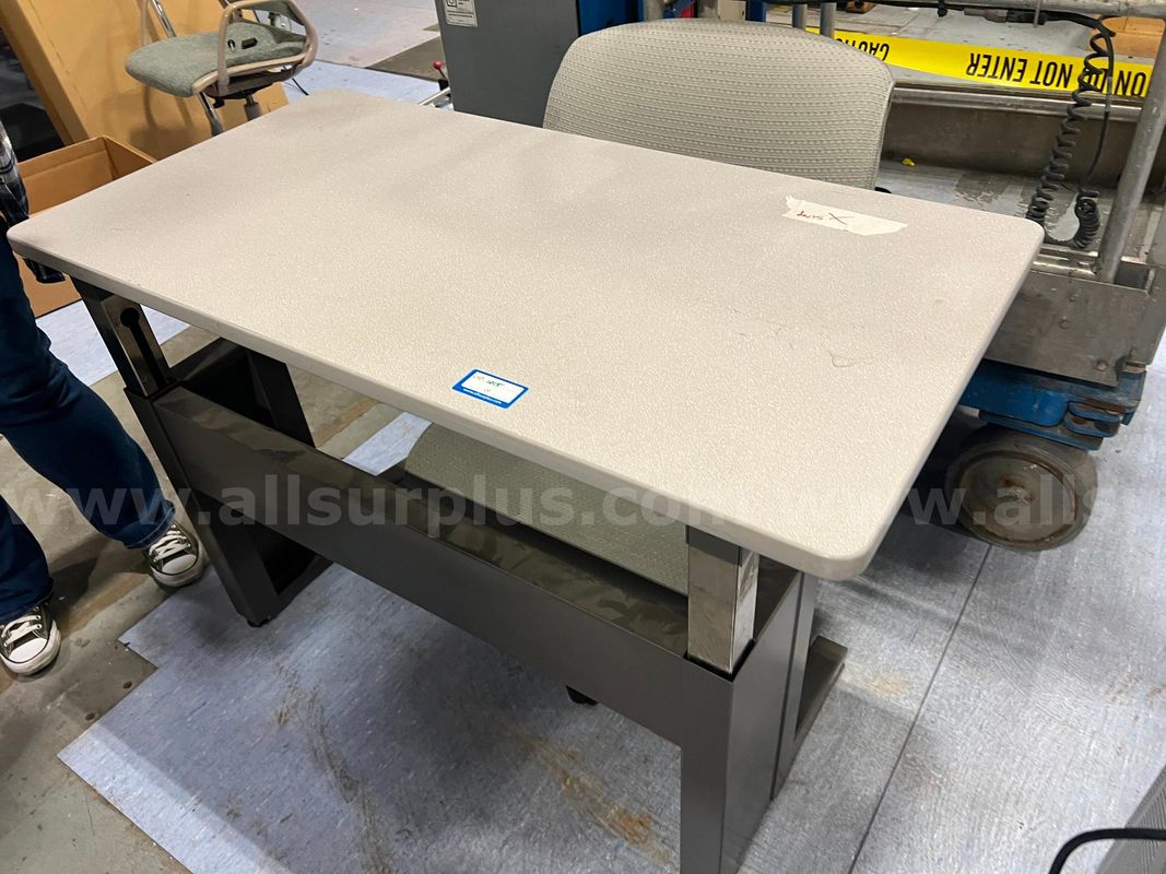 Assorted Workshop Furniture (4 Total Pieces)