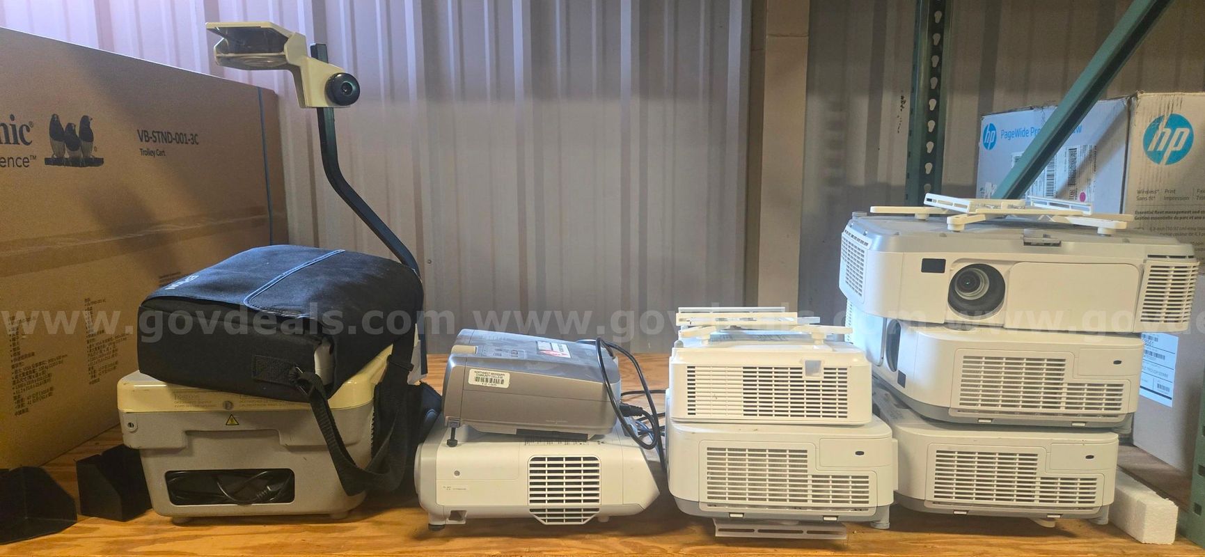 1 Lot of Projectors