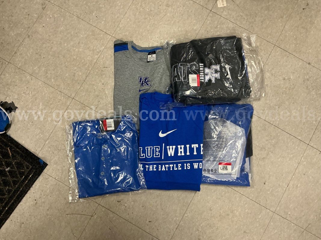 L - T-shirts (2), Polo (1), Jacket (1), Sweatpants (1)