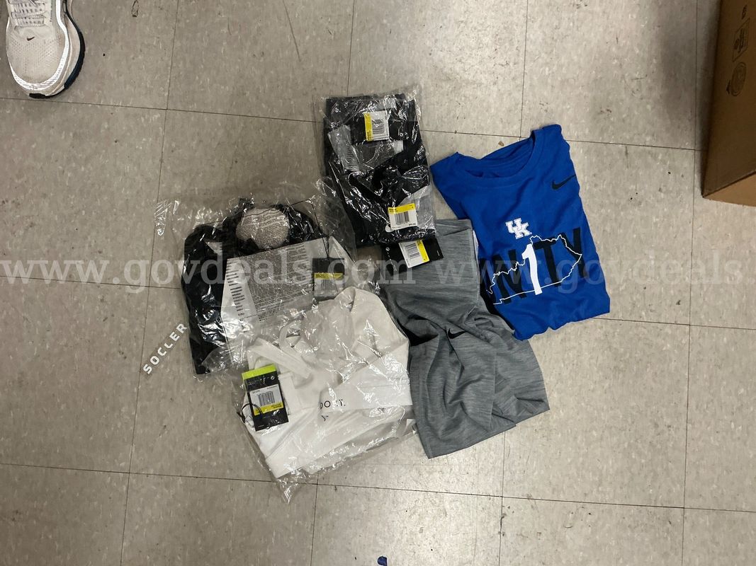 S - Leggings (2), Sports Bras (2), T-shirt (1)