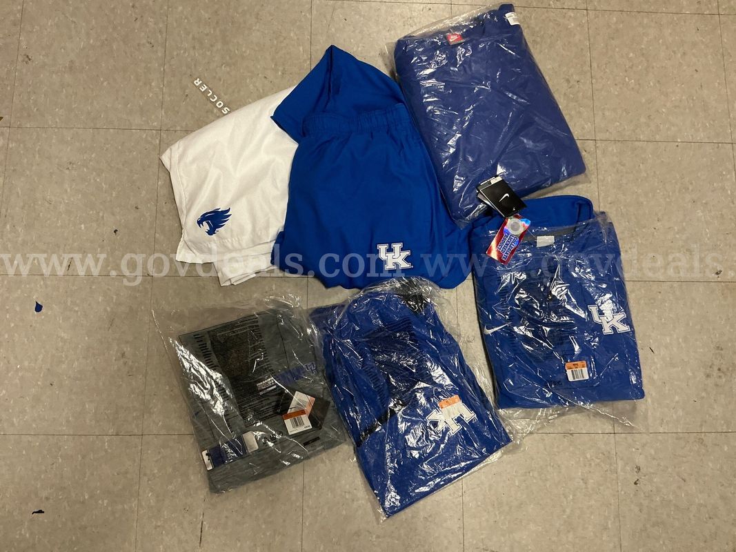 2XL - Athletic Shorts (2), Sweatpants (1), Crewneck (1), Zip-up (1), Long Sleeve (1)