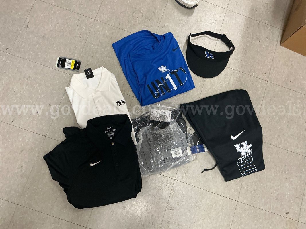 S - Polo Shirt (2), Shorts (1), T-shirt (1), Sweatpants (1), Visor (1)