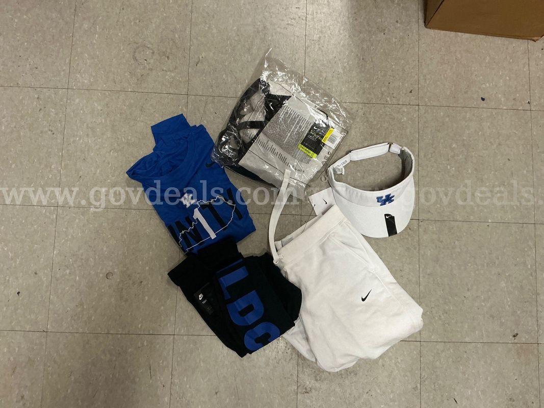 S - T-Shirt (1), Sports Bra (1), Sweatpants (1), Leggings (1), Visor (1)