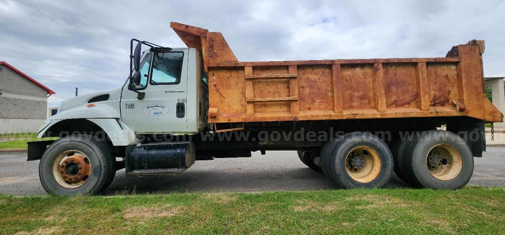 International 7400 DT530 (Diesel)
