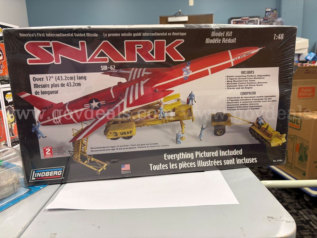 Lot of (5) vintage and modern-issue 1:48 scale military model kits. Features manufacturers Revell, Lindberg, and ARII.