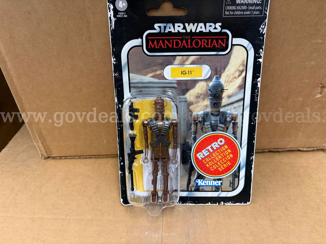 Lot of (15) Star Wars Hasbro Kenner Collectible Action Figures - MOSC
