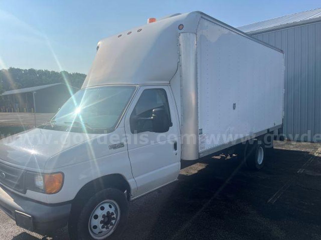 2005 Ford F-450 E450 Box Truck with Aries crawler camera.