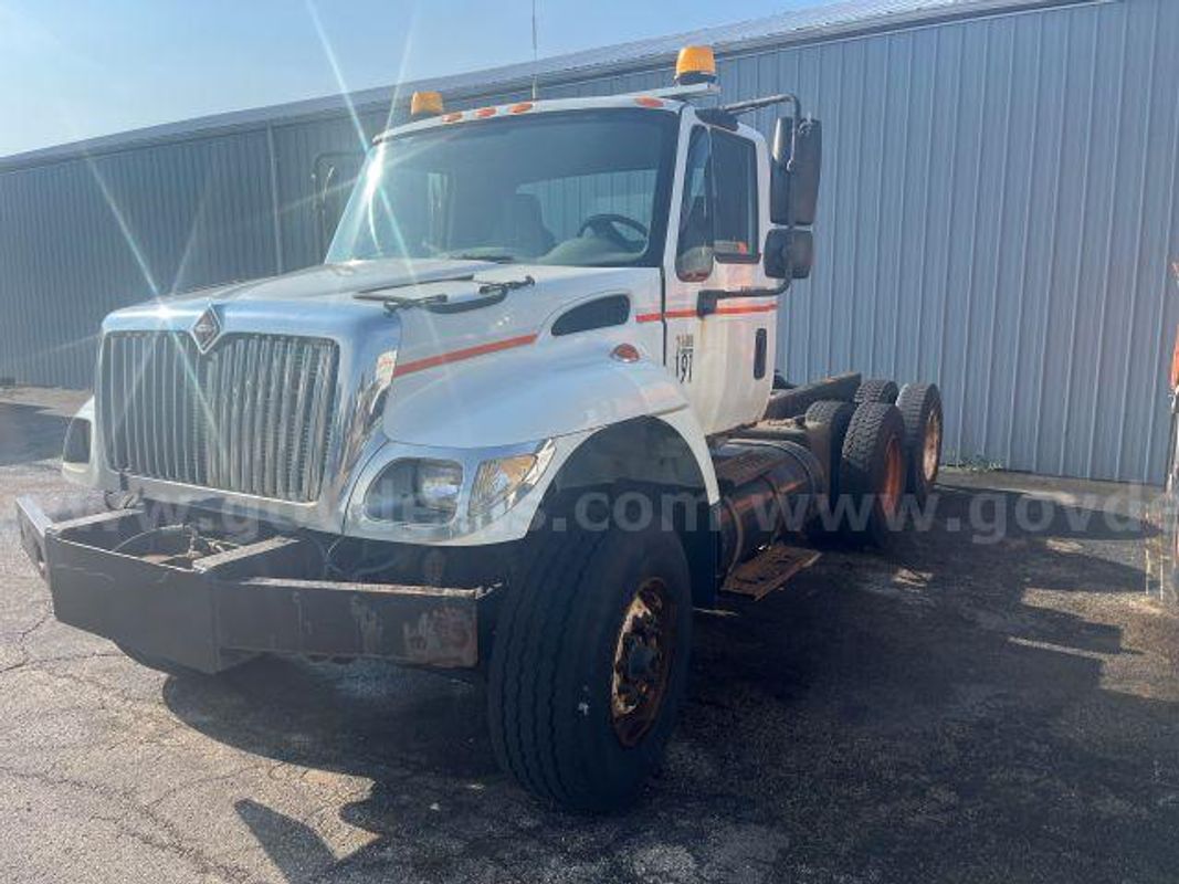 2002 International 7400 Tandem