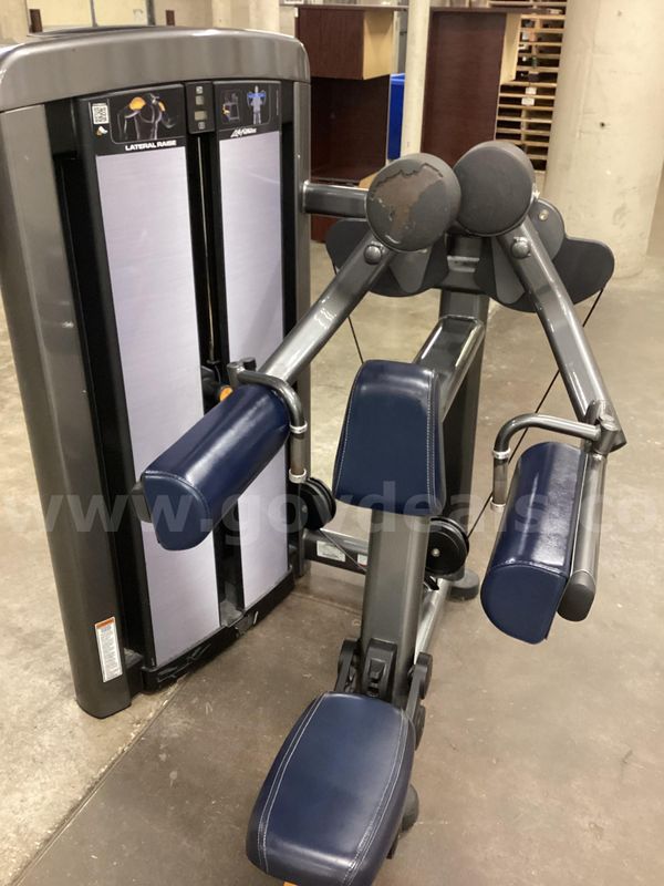 One lot of one lateral raise machine