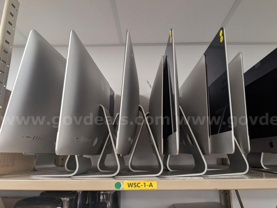 Lot of 11 iMacs 21.5", various model years