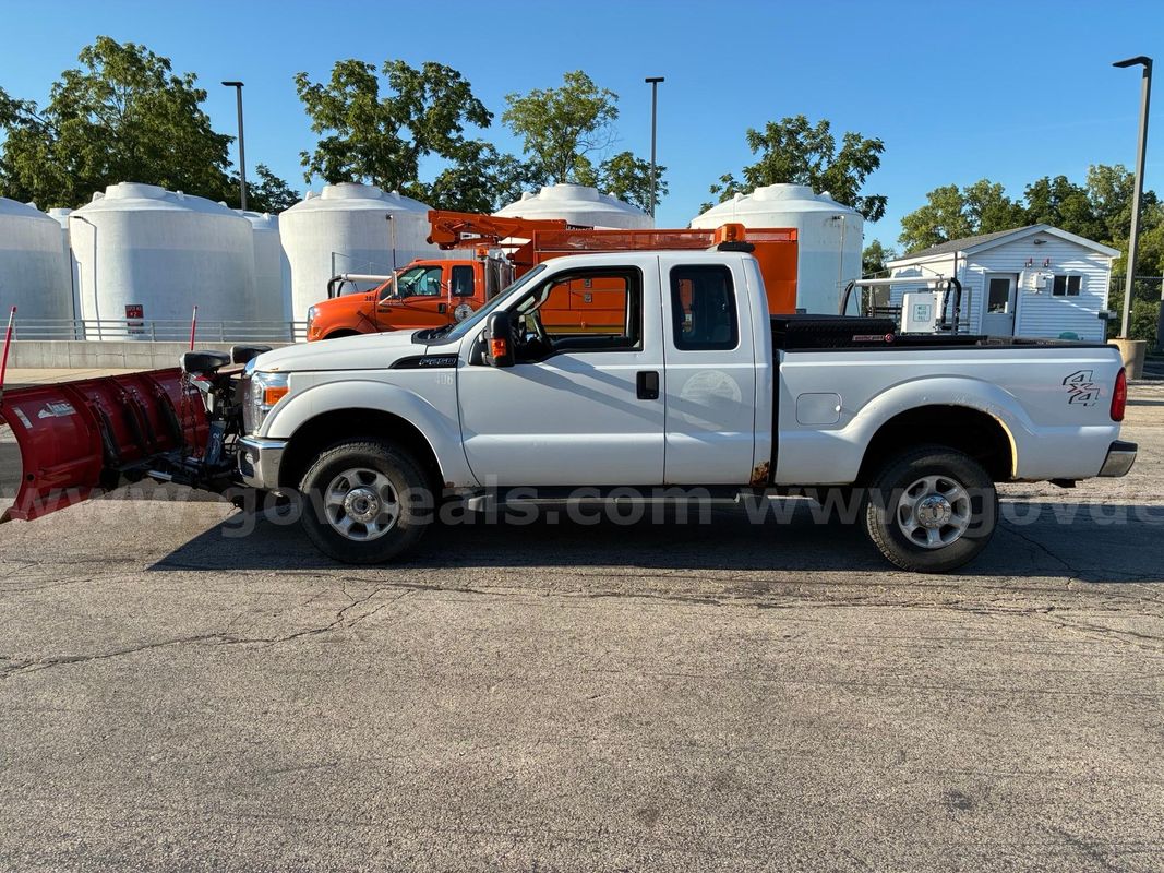 2016 Ford F-250 SD V8 4x4 Extended Cab w/8-foot Snow Plow, Tool Box, & Light Bar - Needs Repairs