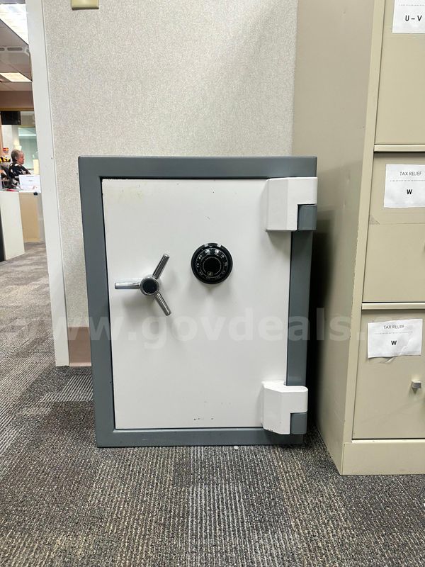 Sargent & Greenleaf 3-wheel Combination Lock Safe and Microwave