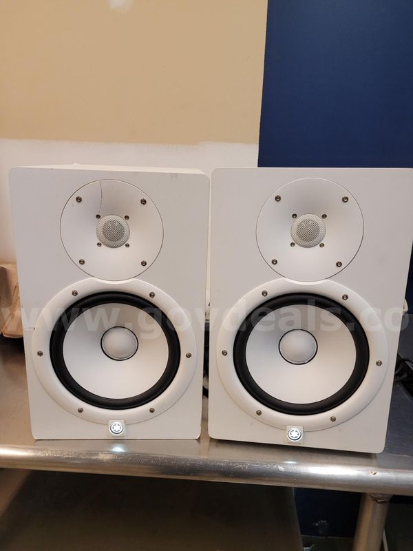 2 Yamaha Speakers