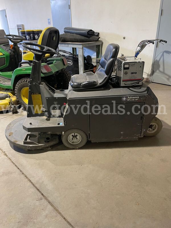 NilFisk Advance E Floor Cleaning Machine. Comes with a charger. Ran when last used.