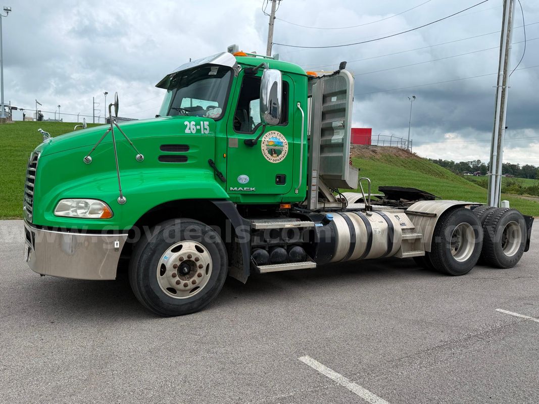 2015 Mack CXU613
