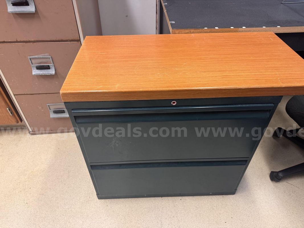 Lateral filing cabinet with attachable desk return wing