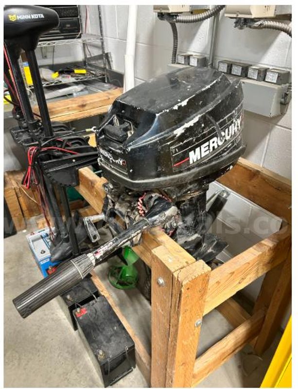 Mercury 9.9hp 2-Stroke Motor and 3 Gallon Gas Tank