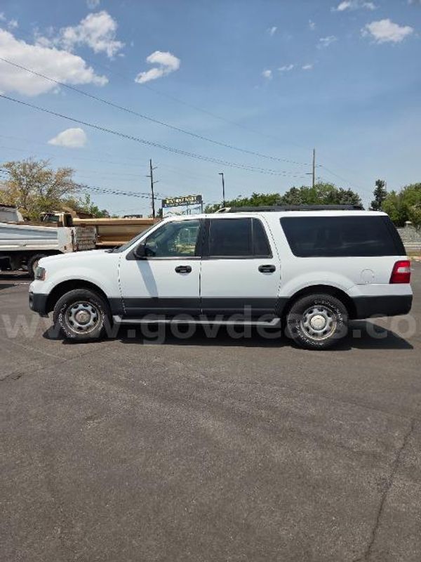 2015 Ford Expedition Extended Length 8-Seater 4x4 SUV