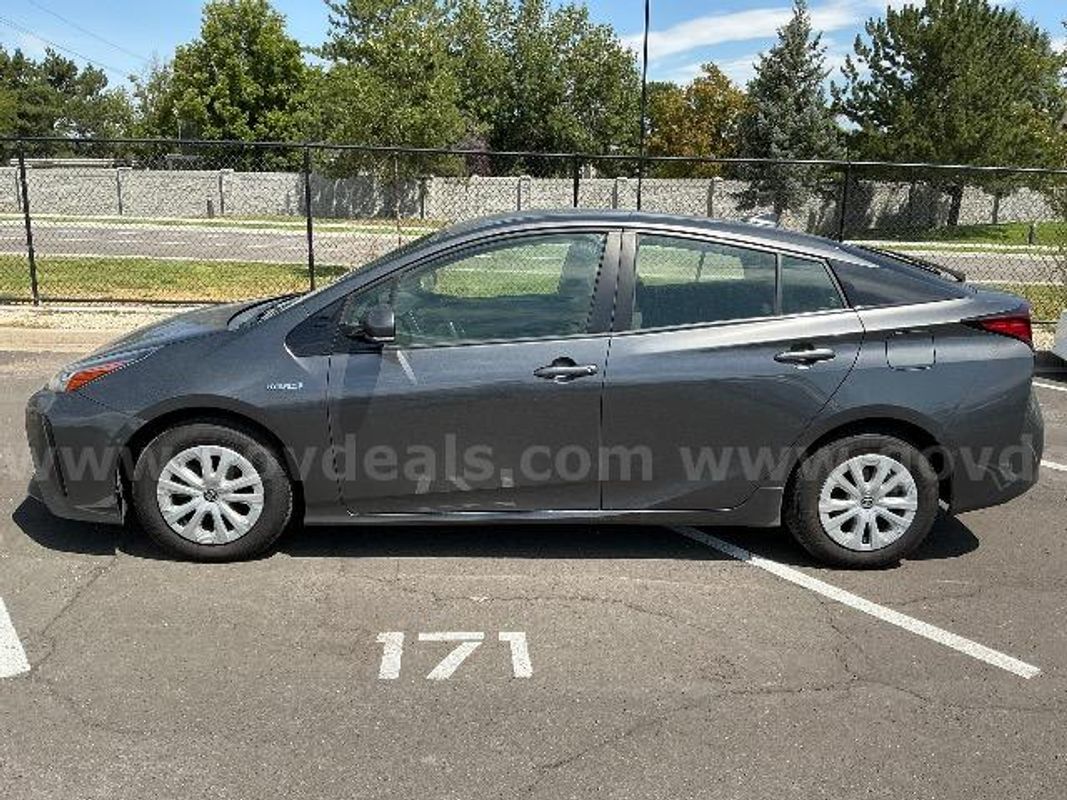2019 TOYOTA PRIUS LE 4 DOOR HYBRID CAR -- HYBRID