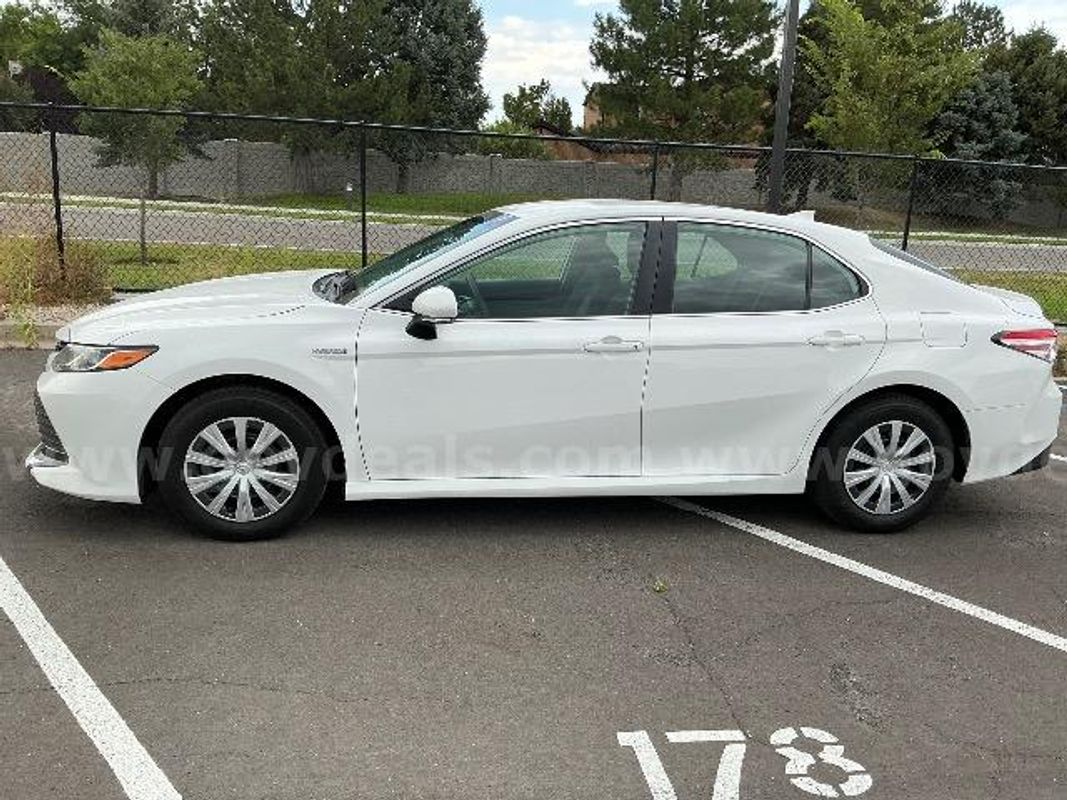2019 TOYOTA CAMRY LE 4 DOOR HYBRID CAR-- HYBRID