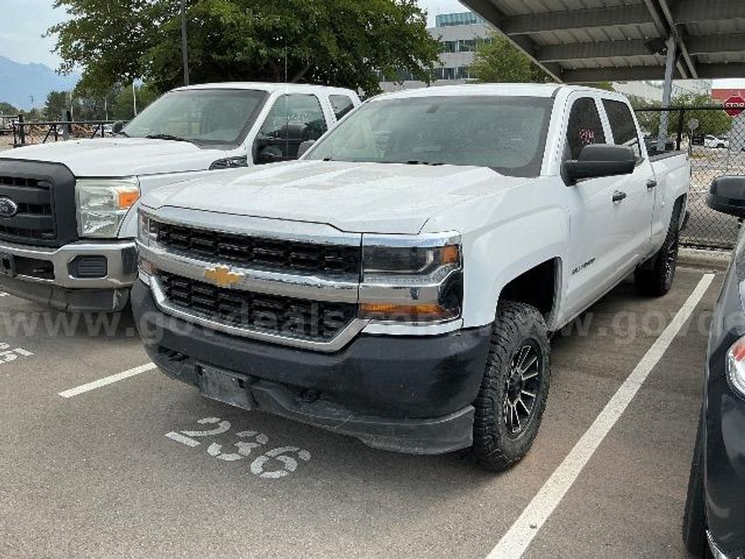Mechanics Special: 2018 CHEVROLET SILVERADO 1500 WT CREW CAB 4X4 LB TRUCK