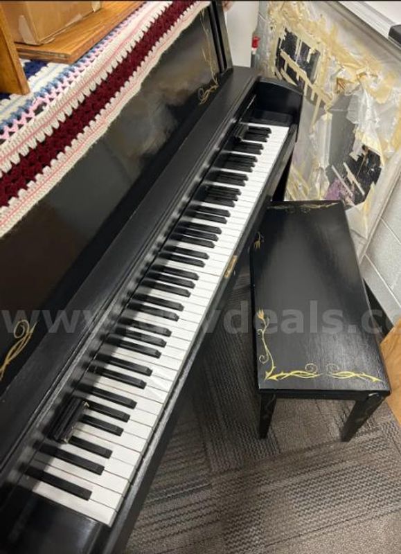989 Baldwin Hamilton Model 243 Studio Upright Piano