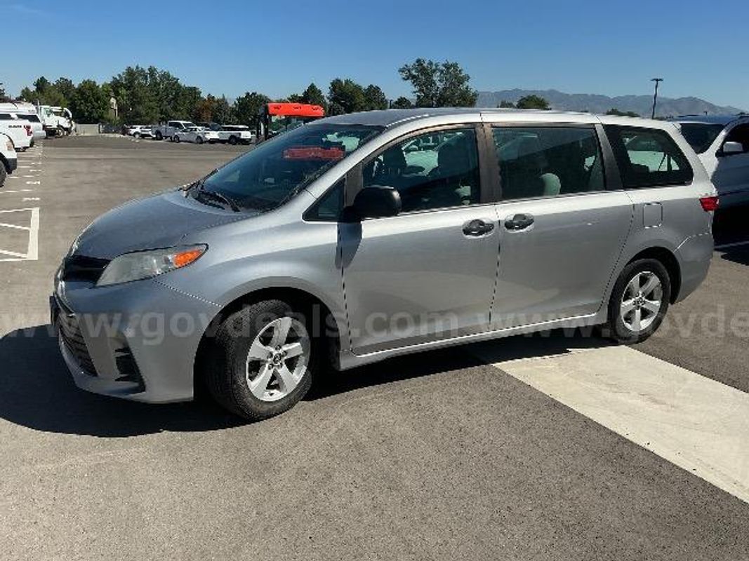 2018 TOYOTA SIENNA L SEVEN SEATER FWD MINI VAN -- UNLEADED