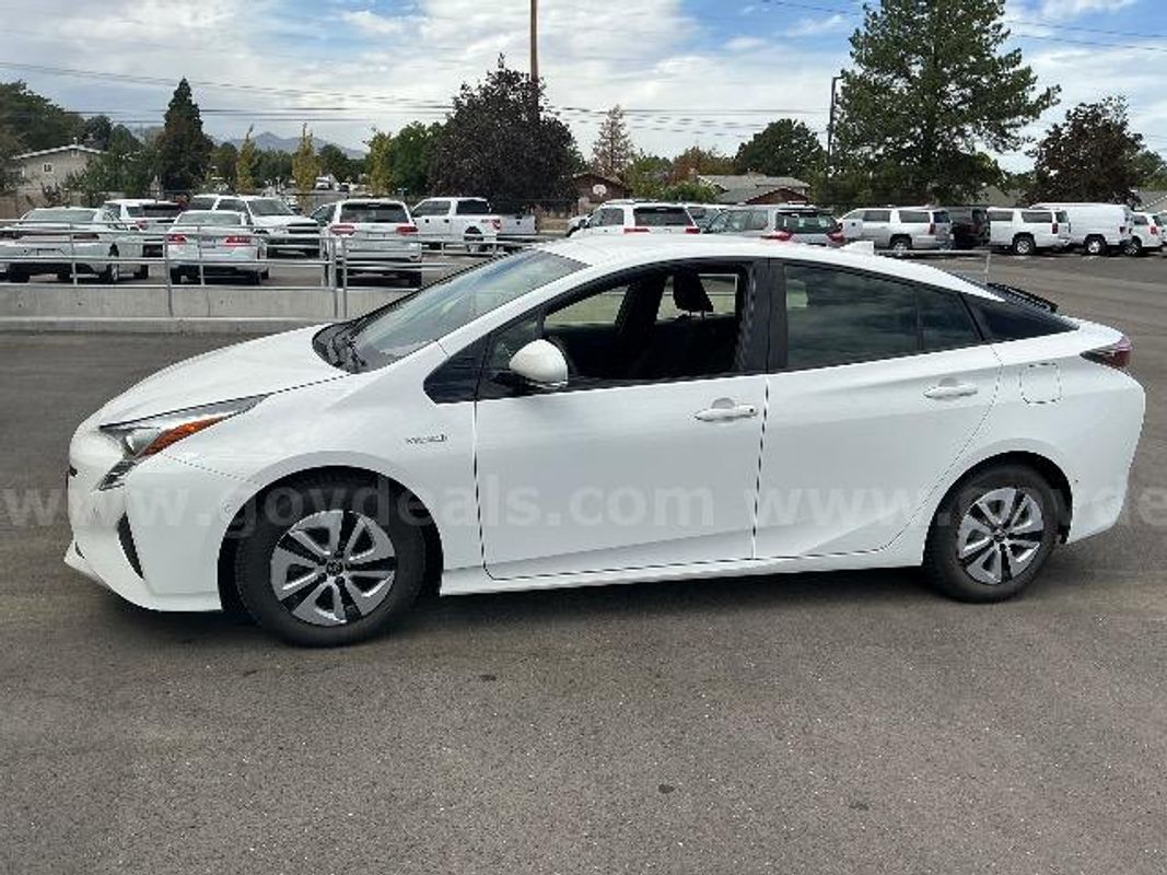 2018 TOYOTA PRIUS II 4 DOOR HYBRID CAR -- UNLEADED/ELECTRIC