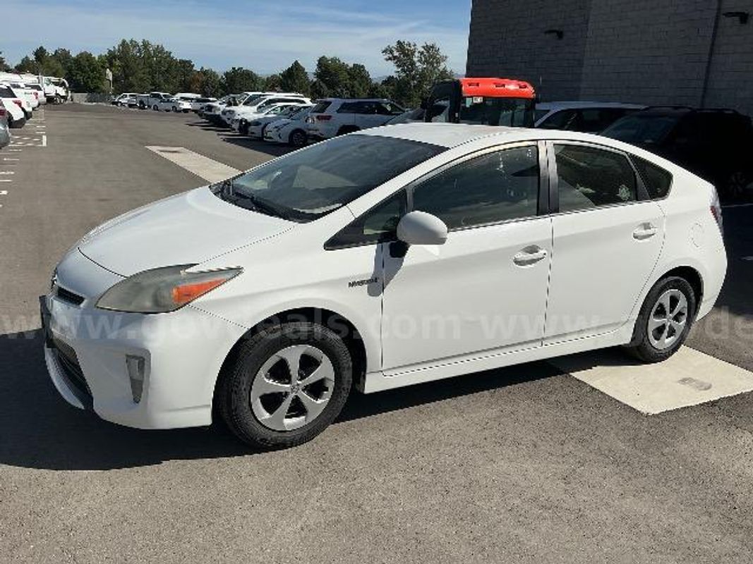 2013 TOYOTA PRIUS II HYBRID 4 DOOR SEDAN -- UNLEADED/ELECTRIC