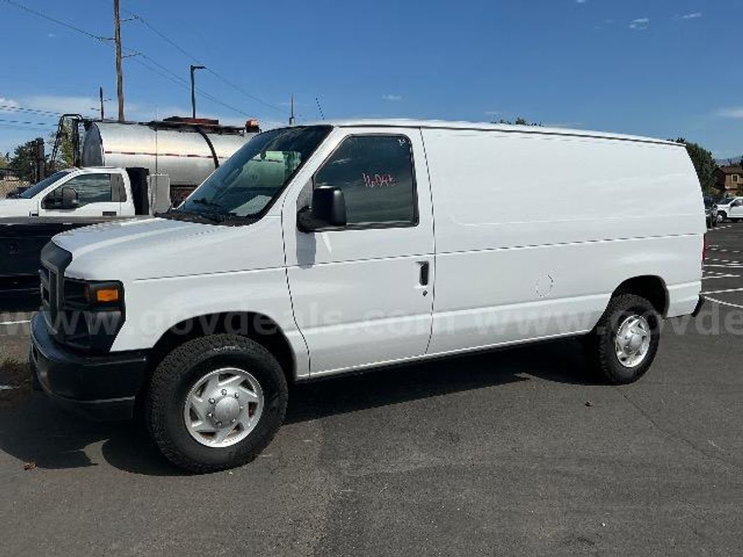 2013 FORD E250 FULLSIZE CARGO VAN -- UNLEADED/E85