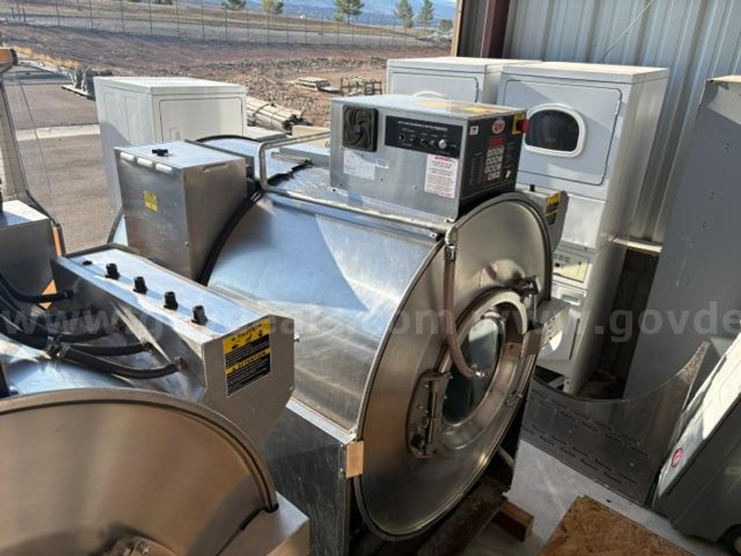UniMac Heavy-Duty Industrial Washer-Extractor