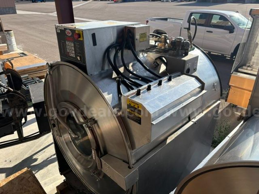UniMac Heavy-Duty Industrial Washer-Extractor
