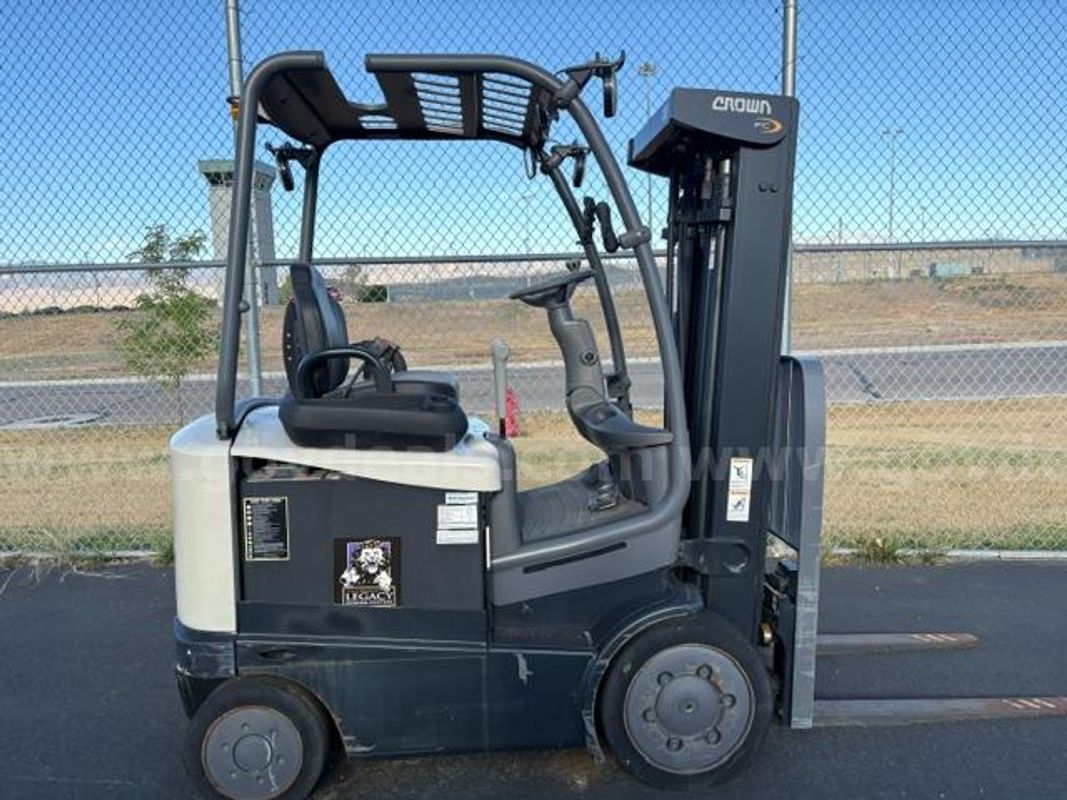 Crown FC Series Forklift *NEEDS BATTERY*
