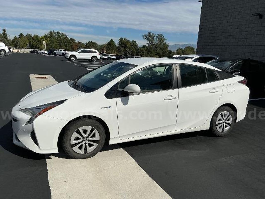 2017 Toyota Prius Ii 4 Door Hybrid Sedan -- Unleaded/Electric