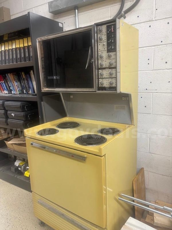 60s or 70s era Kelvinator Tri-Level Range Quick Sale