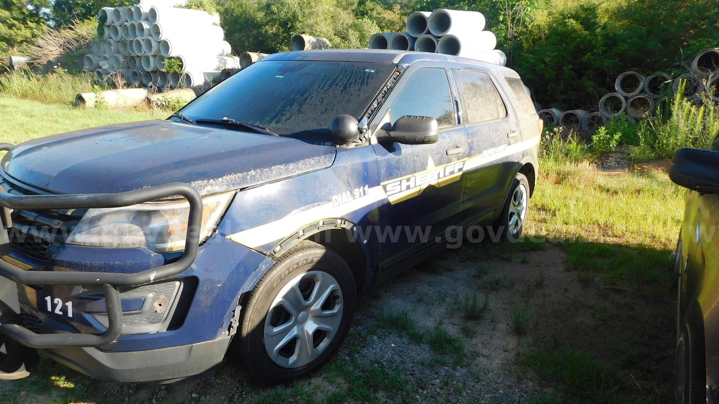 2017 Ford Explorer (Blue)